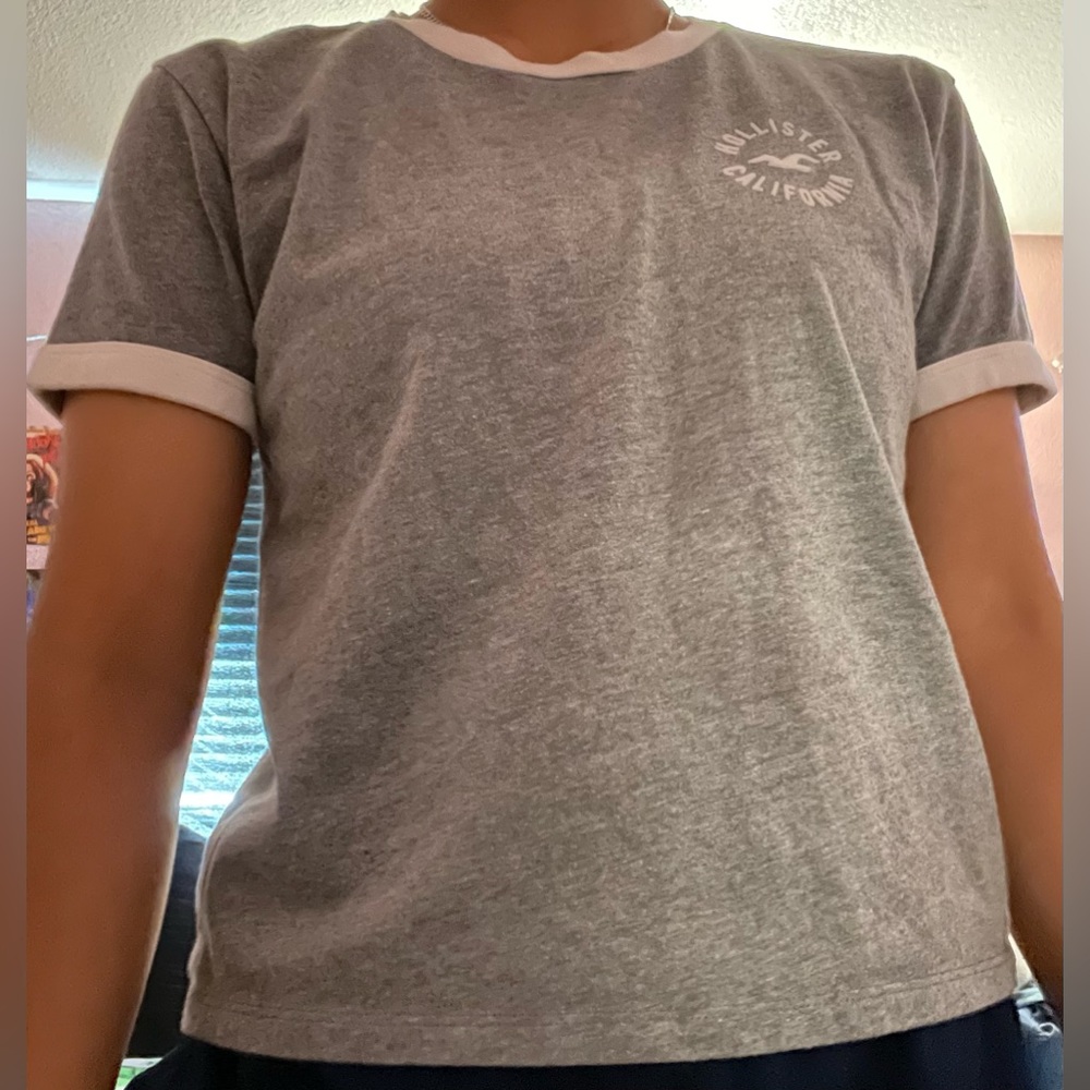 Hollister, size xs, great condition, super flowy and semi cropped